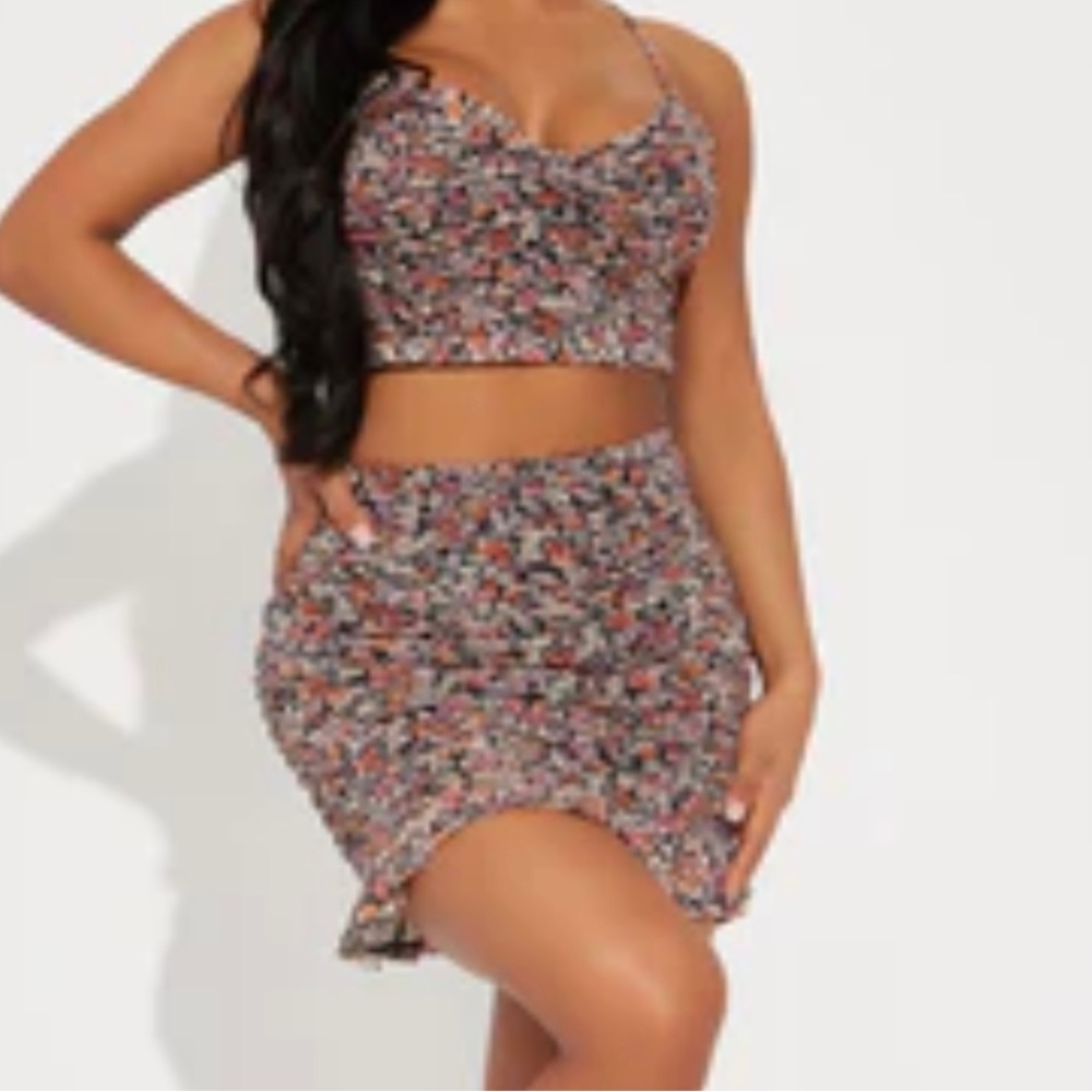 NWT - Floral 2 piece set - crop top and skirt - size small